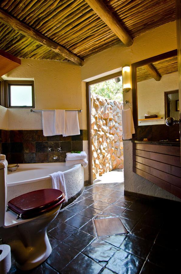 Tau Game Lodge Madikwe Wildreservaat Buitenkant foto