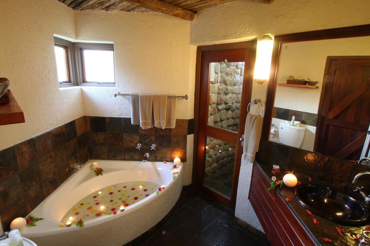 Tau Game Lodge Madikwe Wildreservaat Buitenkant foto