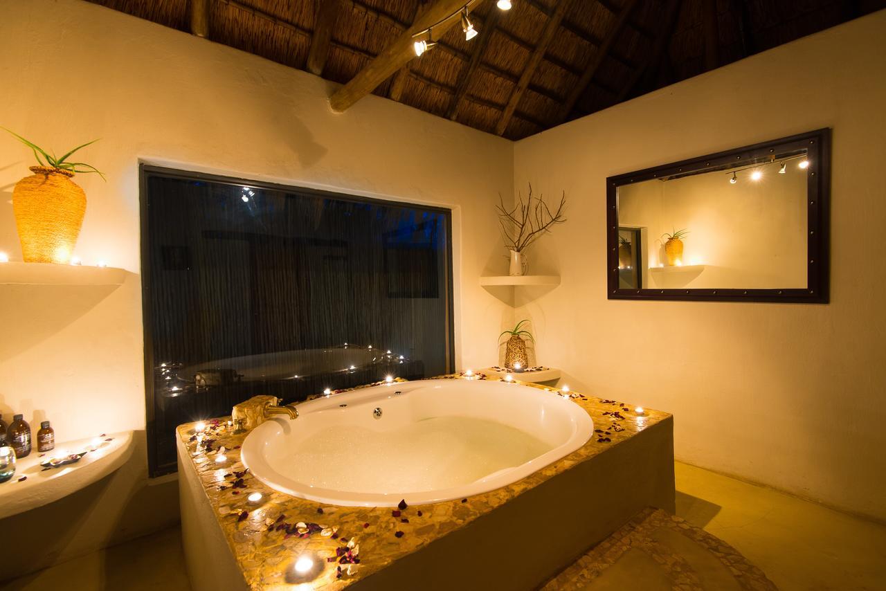 Tau Game Lodge Madikwe Wildreservaat Buitenkant foto