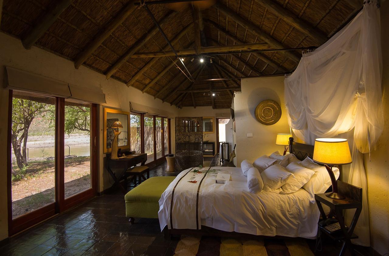 Tau Game Lodge Madikwe Wildreservaat Buitenkant foto