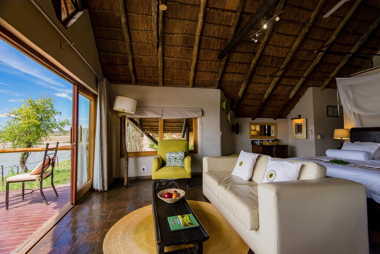 Tau Game Lodge Madikwe Wildreservaat Buitenkant foto