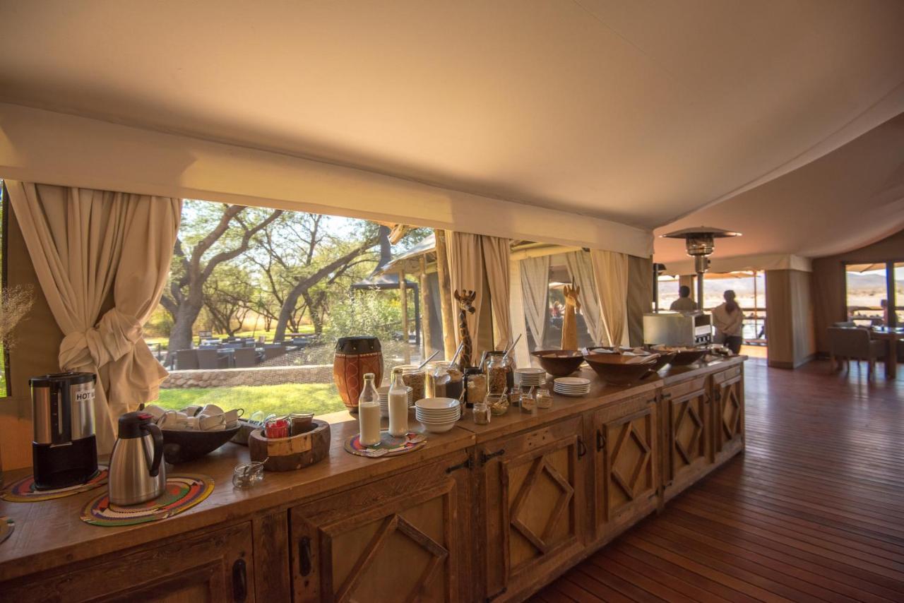 Tau Game Lodge Madikwe Wildreservaat Buitenkant foto